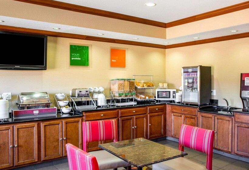 בית מלון כפרי Comfort Inn & Suites Coralville  Iowa City Near Iowa River Landing