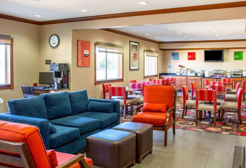 בית מלון כפרי Comfort Inn & Suites Coralville  Iowa City Near Iowa River Landing