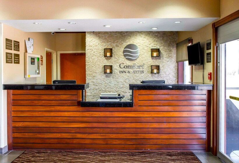 בית מלון כפרי Comfort Inn & Suites Coralville  Iowa City Near Iowa River Landing