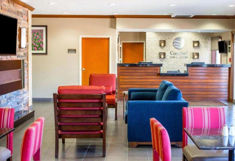 בית מלון כפרי Comfort Inn & Suites Coralville  Iowa City Near Iowa River Landing