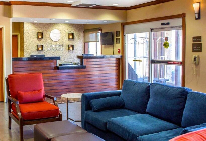 בית מלון כפרי Comfort Inn & Suites Coralville  Iowa City Near Iowa River Landing