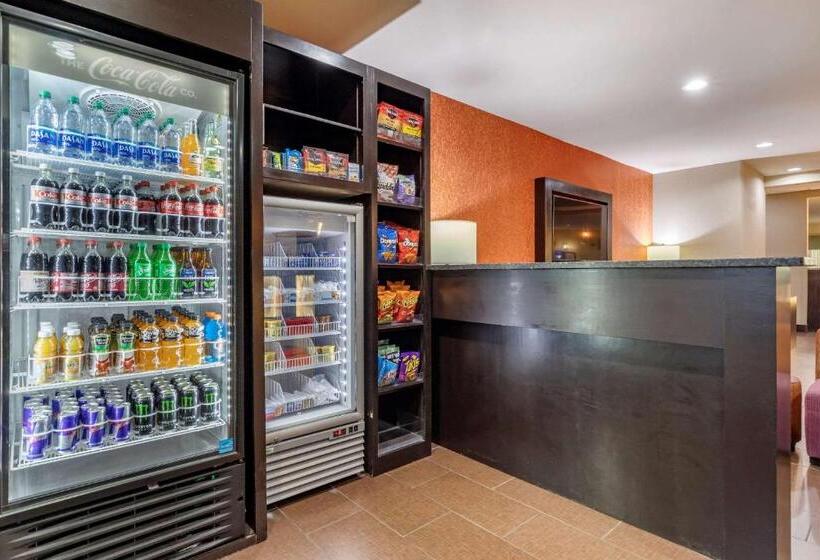 فندق Comfort Suites