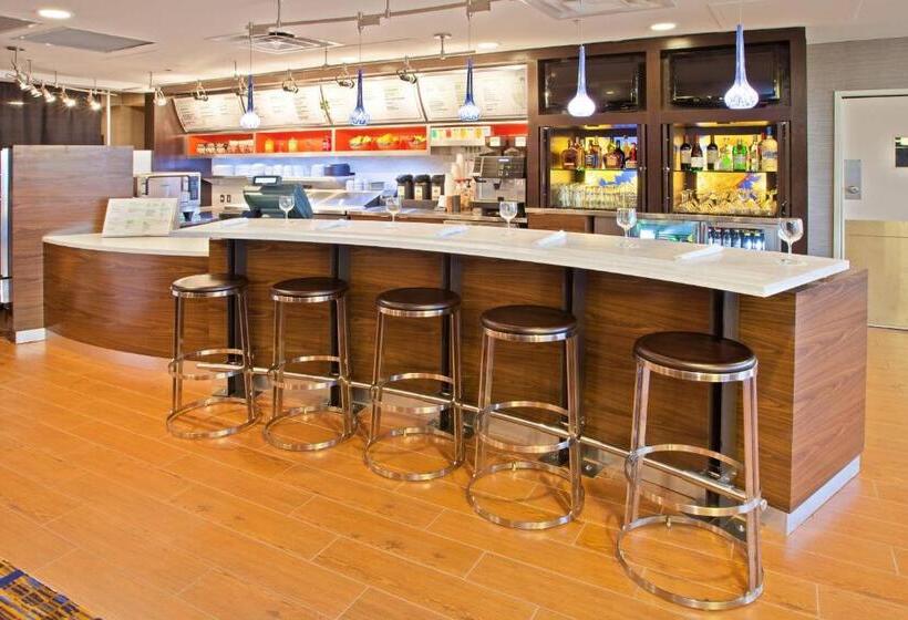 호텔 Courtyard Louisville Northeast