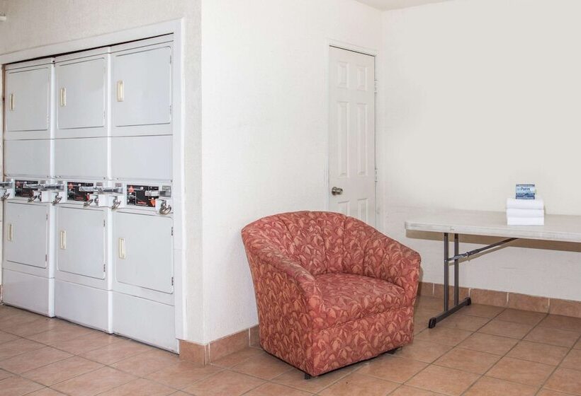 Days Hotel By Wyndham Peoria Glendale Area