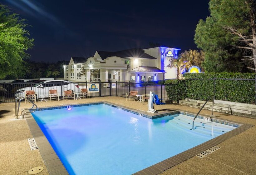 فندق Days Inn By Wyndham Arlington