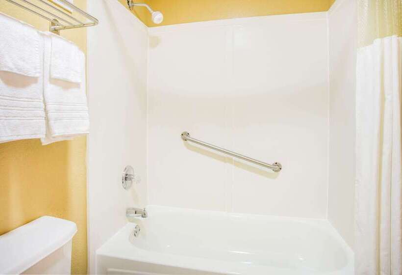 فندق Days Inn By Wyndham Athens