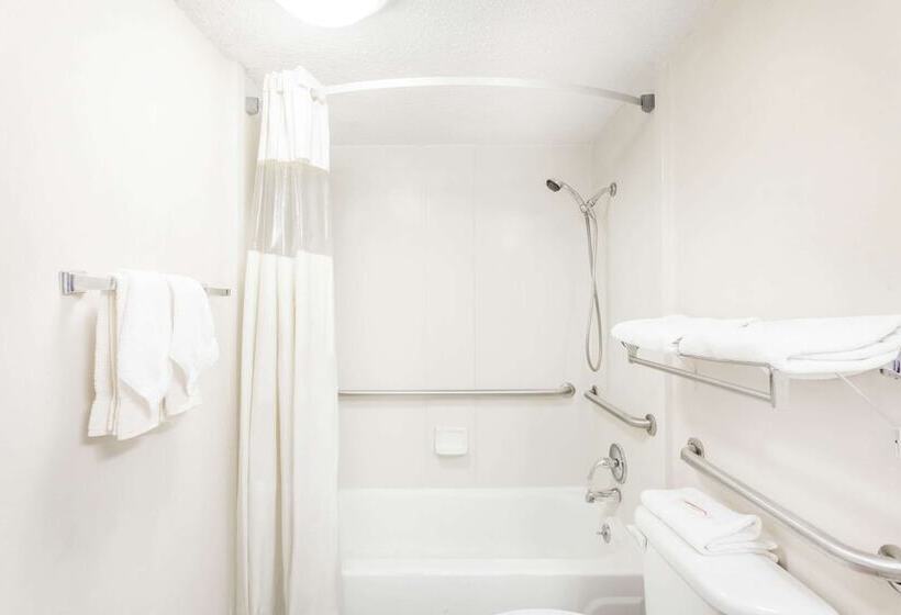 فندق Days Inn By Wyndham Martin