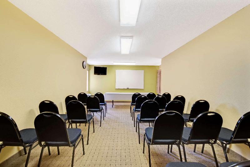 酒店 Days Inn & Suites By Wyndham Desoto