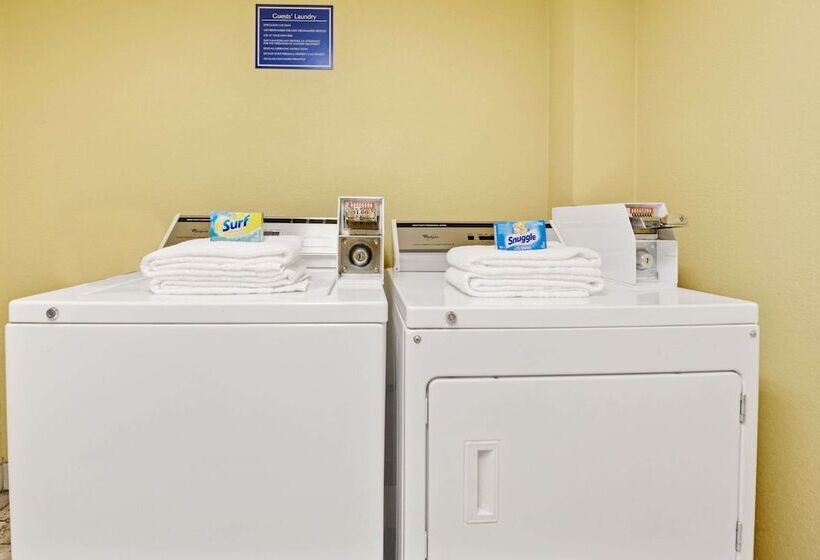 호텔 Days Inn & Suites By Wyndham Desoto