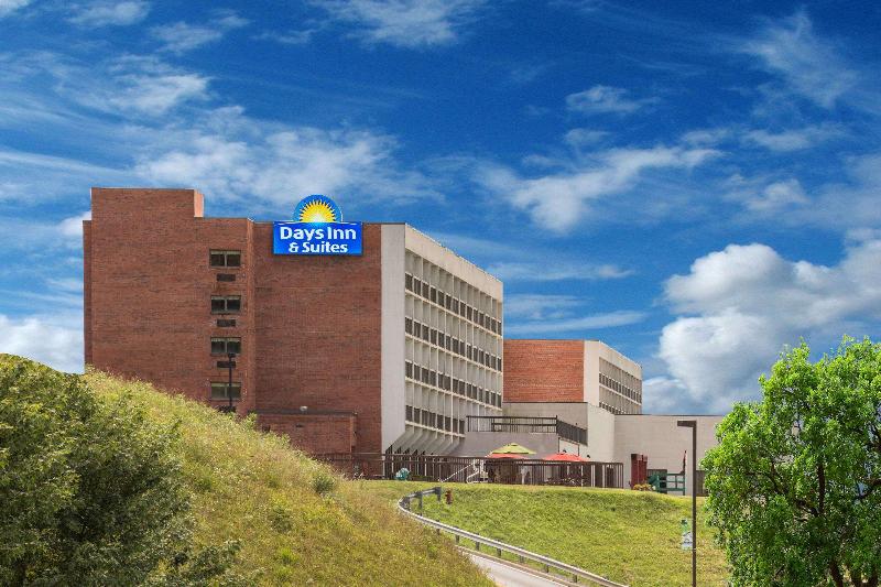 ホテル Days Inn & Suites By Wyndham Sutton Flatwoods