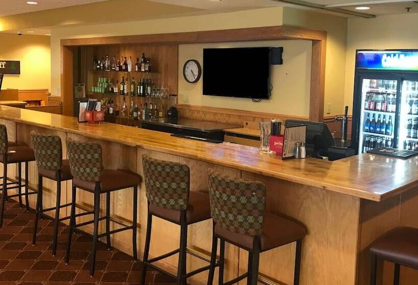 ホテル Days Inn & Suites By Wyndham Sutton Flatwoods