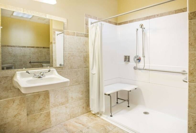 ホテル Days Inn & Suites By Wyndham Sutton Flatwoods