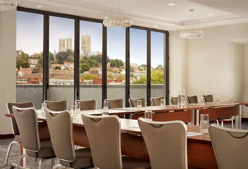 فندق Doubletree By Hilton  Lincoln