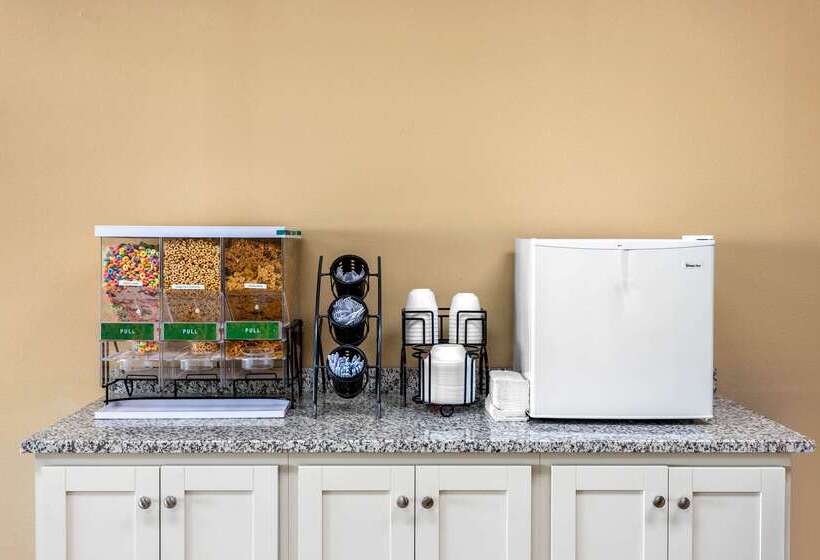 בית מלון כפרי Econo Lodge Belton  Kansas City South