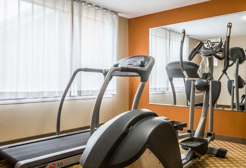 فندق Econo Lodge Lakes Region