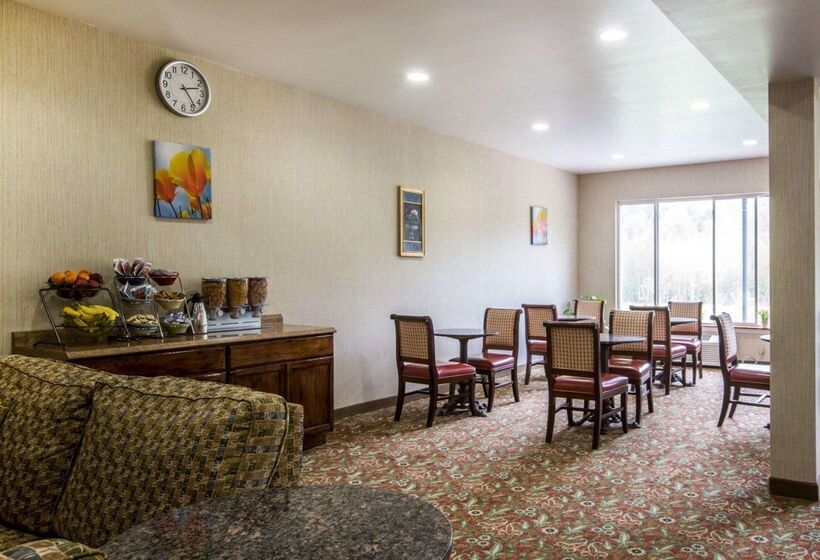 فندق Econo Lodge Lakes Region