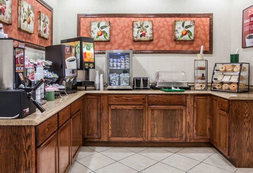 فندق Econo Lodge Lakes Region