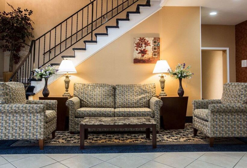 فندق Econo Lodge Lakes Region