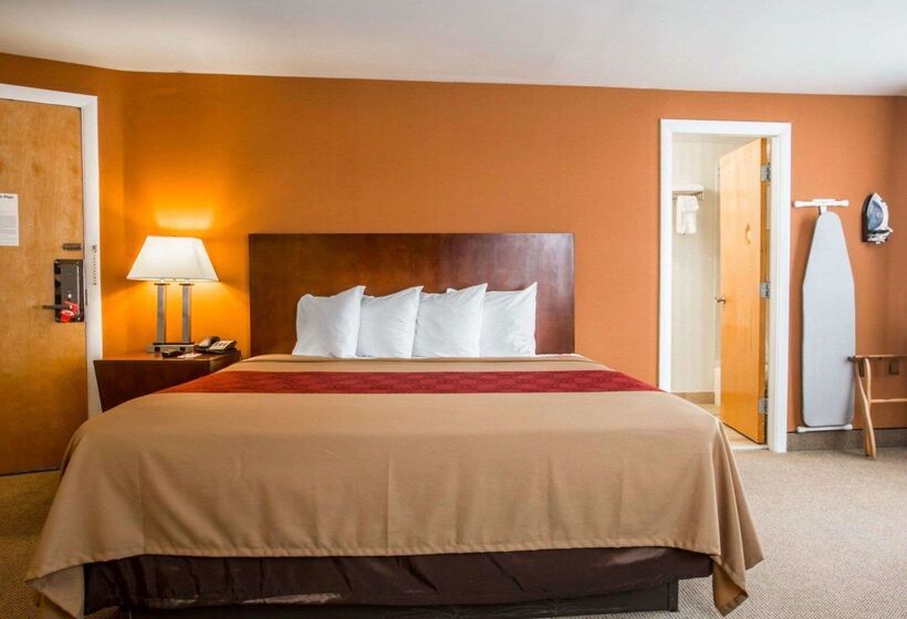 فندق Econo Lodge Lakes Region