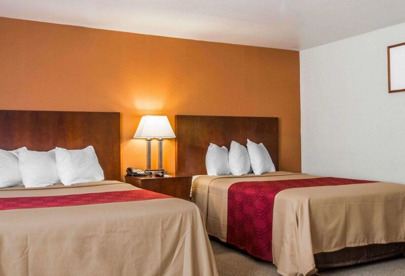 فندق Econo Lodge Lakes Region