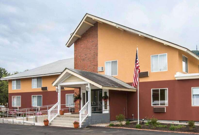 فندق Econo Lodge Lakes Region