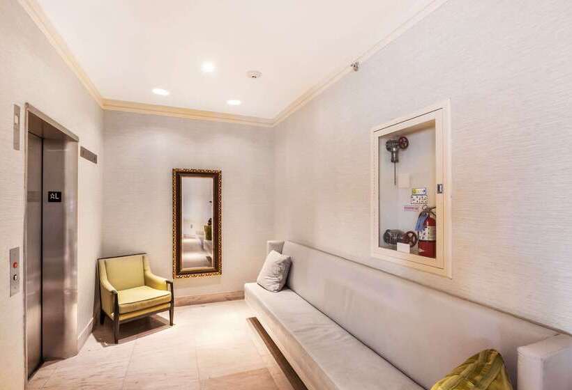 فندق The Block215