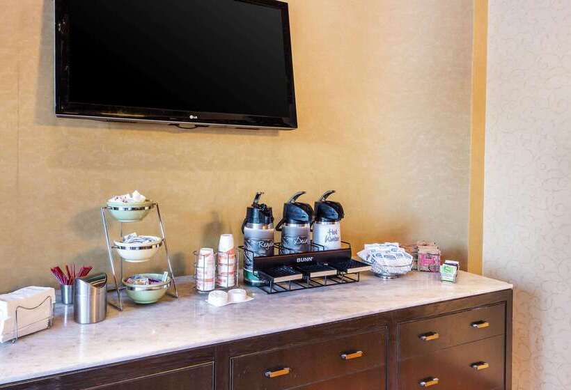 فندق The Block215