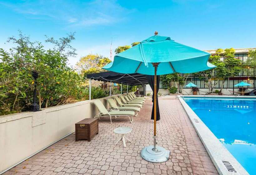 فندق The Block215