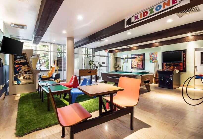 فندق The Block215