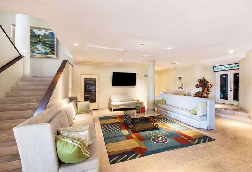 فندق The Block215