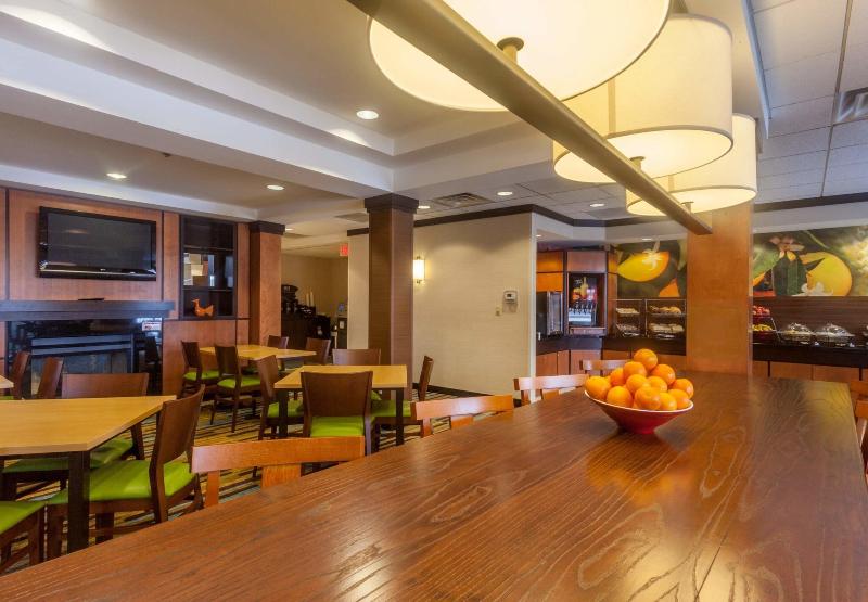 Отель Fairfield Inn & Suites By Marriott Omaha Downtown