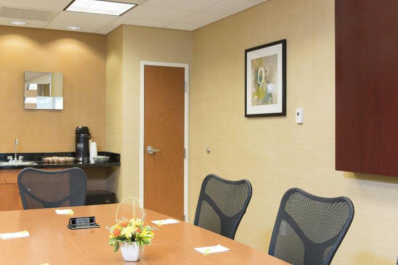 هتل Fairfield Inn & Suites By Marriott Omaha Downtown