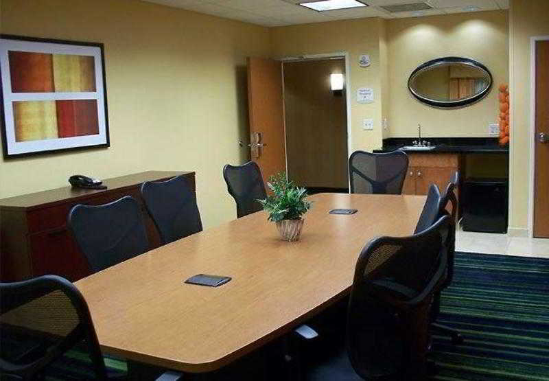 هتل Fairfield Inn & Suites By Marriott Omaha Downtown