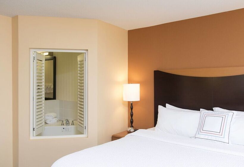 Отель Fairfield Inn & Suites By Marriott Omaha Downtown