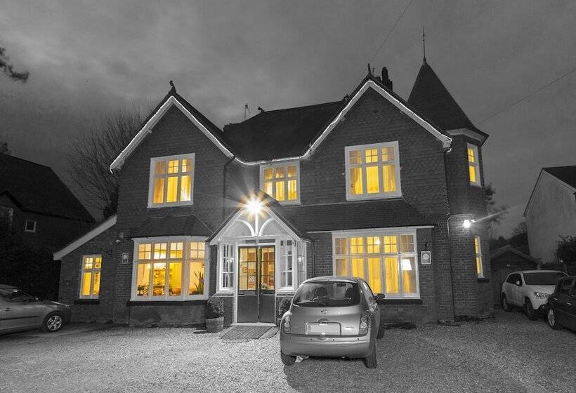 Отель Gatwick Turret Guest House