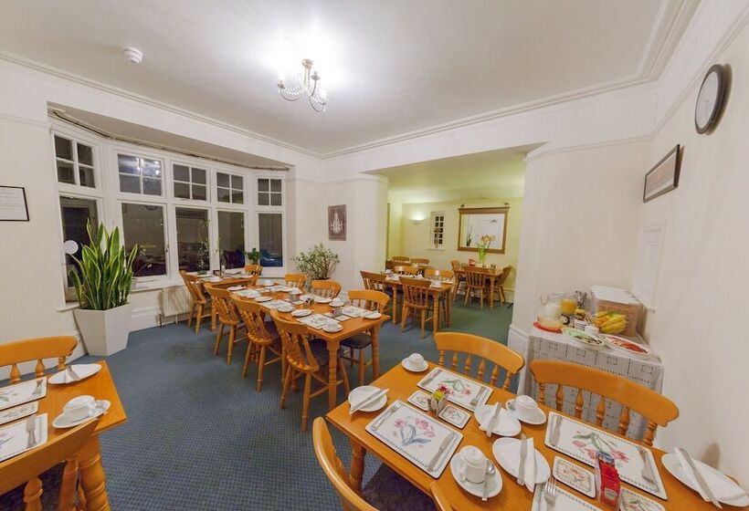 Отель Gatwick Turret Guest House