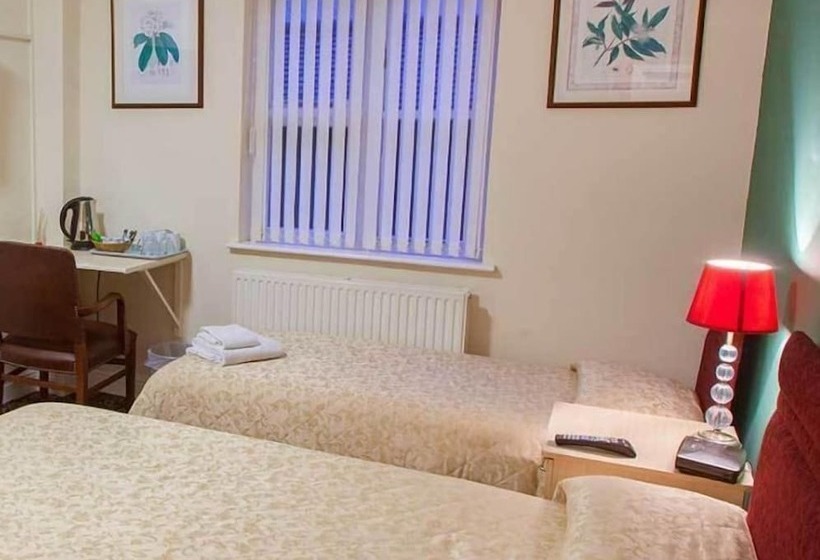 Отель Gatwick Turret Guest House