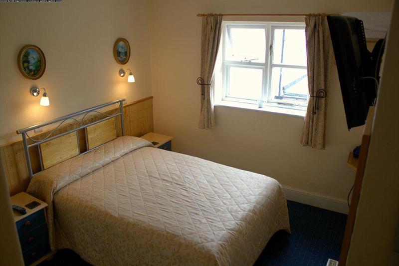 Отель Gatwick Turret Guest House