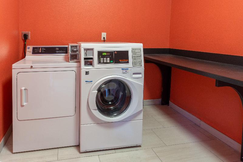 בית מלון כפרי Holiday Inn Express   Indianapolis   Southeast, An Ihg