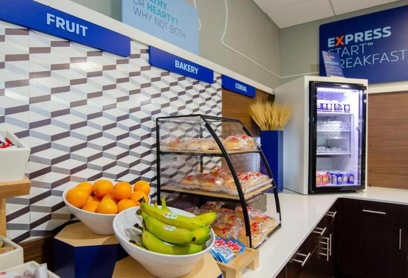 Holiday Inn Express Hotel & Suites Atlanta Airport West   Camp Creek, An Ihg