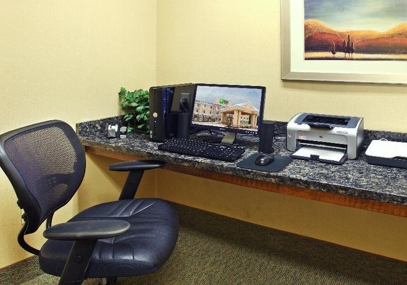 Holiday Inn Express Hotel & Suites Carthage, An Ihg