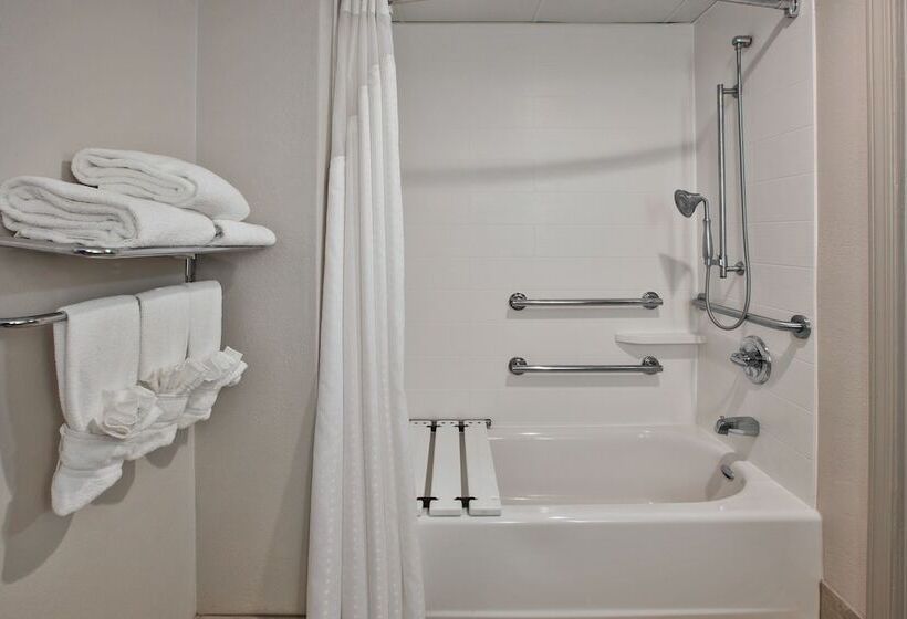 Holiday Inn Express Hotel & Suites Manchester Conference Center, An Ihg