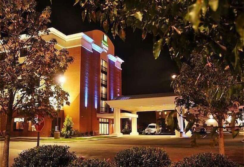 Holiday Inn Express Hotel & Suites Norfolk Airport, An Ihg