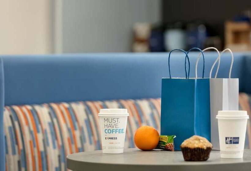 Holiday Inn Express Hotel & Suites Norfolk Airport, An Ihg