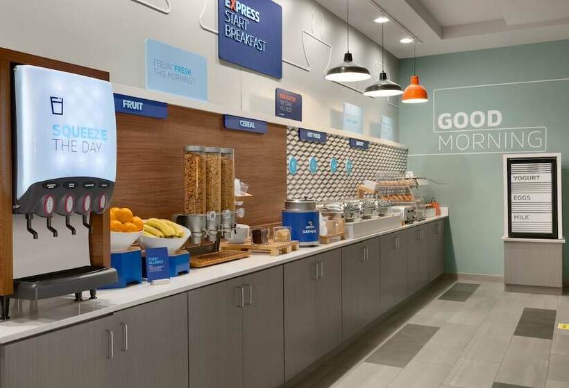 Holiday Inn Express Hotel & Suites Norfolk Airport, An Ihg