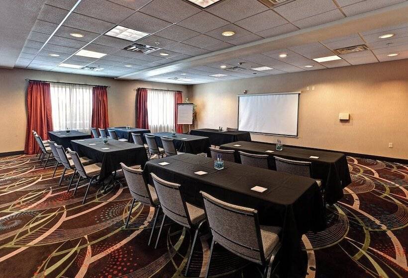 فندق Holiday Inn Express Northwest Maize, An Ihg