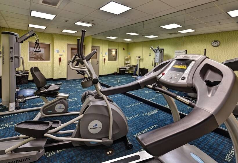 فندق Holiday Inn Express Northwest Maize, An Ihg