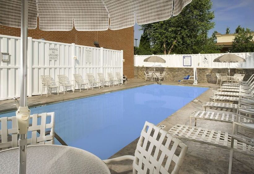 בית מלון כפרי Holiday Inn Express & Suites Charlottesville   Ruckersville, An Ihg