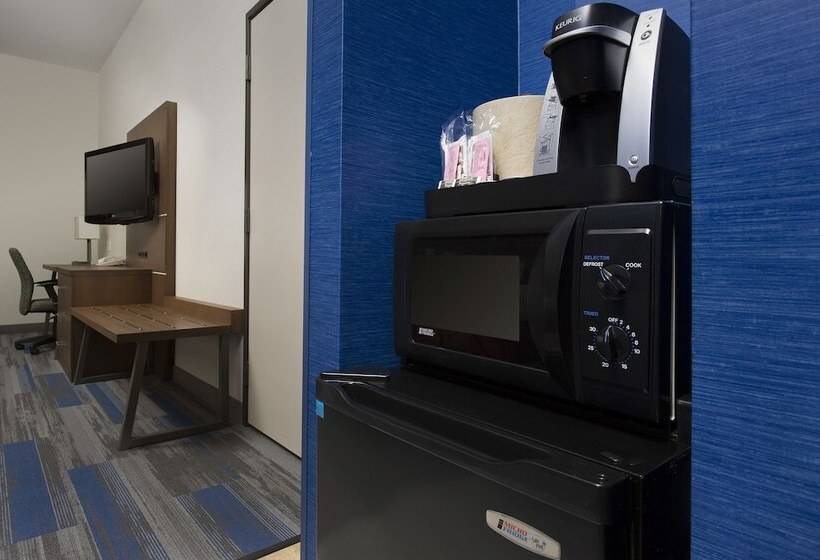 בית מלון כפרי Holiday Inn Express & Suites Charlottesville   Ruckersville, An Ihg