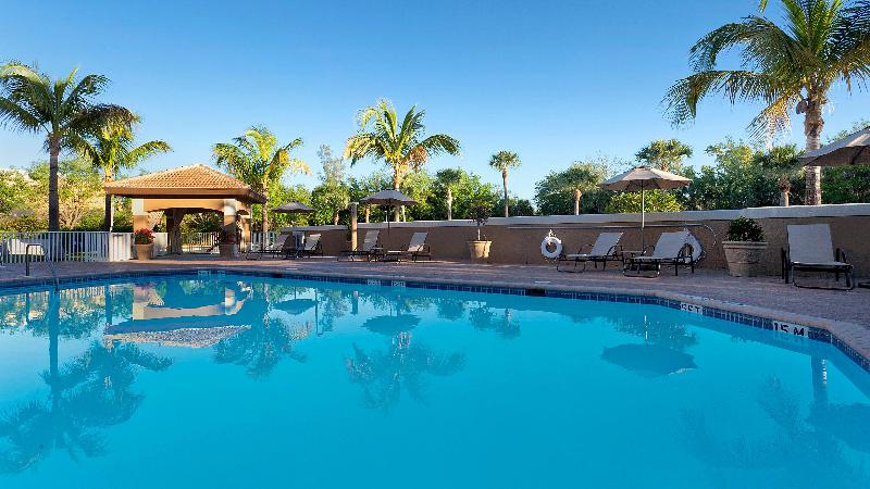 בית מלון כפרי Holiday Inn Express & Suites Naples Downtown   5th Avenue, An Ihg